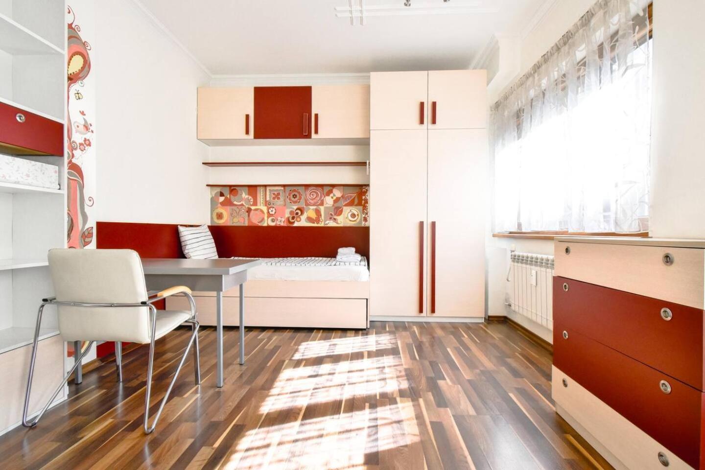 2bdr Location Acs Separate Kitchen