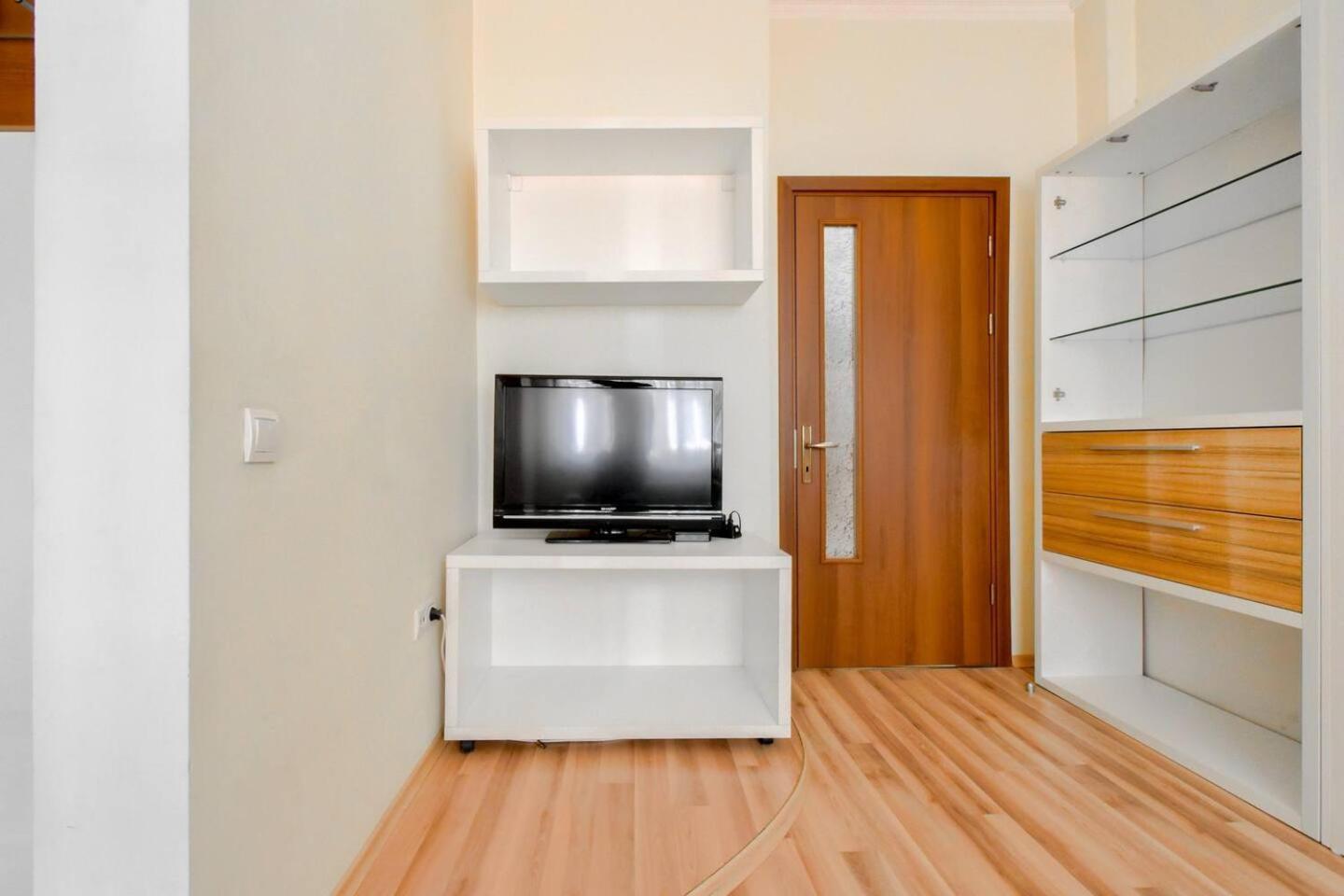 2bdr Location Acs Separate Kitchen Apartament *